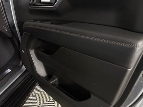 Used 2025 GMC Yukon XL Denali AWD/4WD image 34
