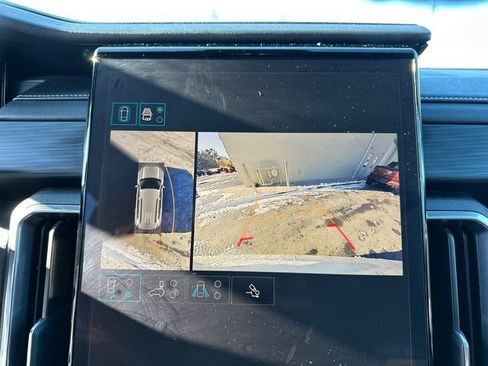 Used 2025 GMC Acadia Elevation image 32