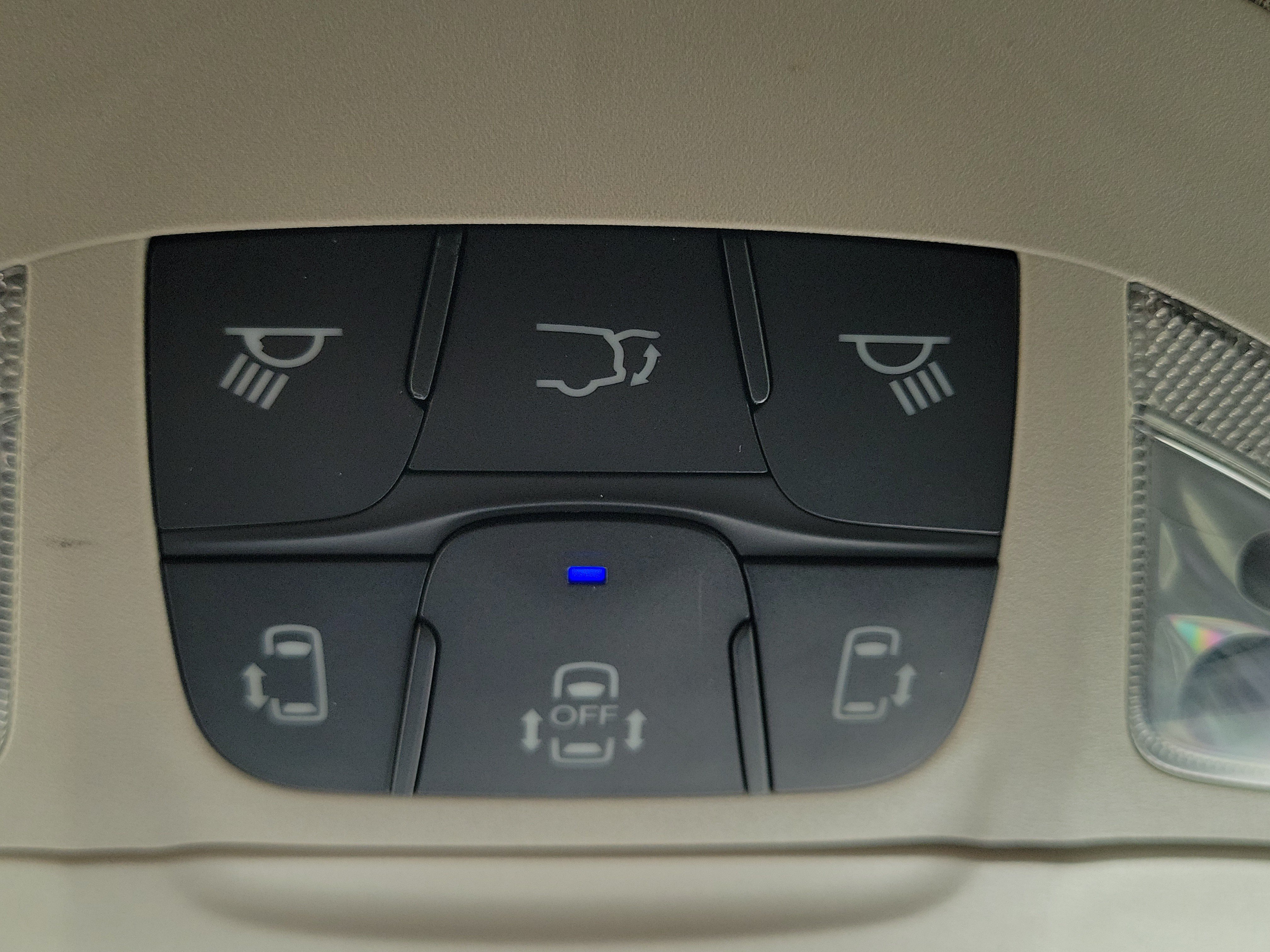 Used 2018 Chrysler Pacifica Limited w/ Advanced Safetytec Group FWD image 28