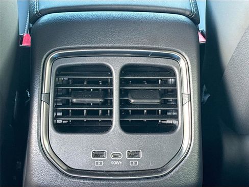 New 2025 VinFast VF 8 Plus image 26