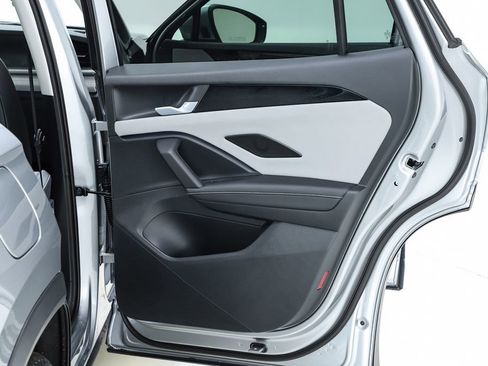 New 2026 Volkswagen Tiguan SE image 31