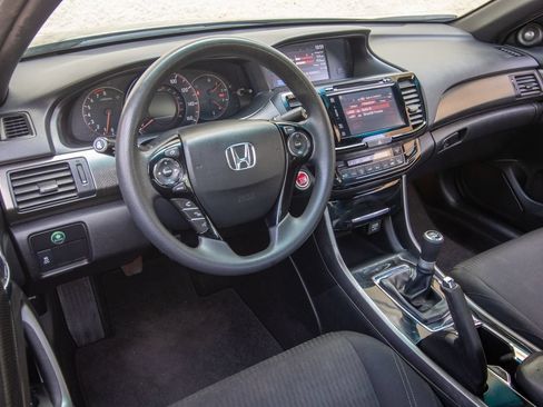 Used 2017 Honda Accord EX image 10