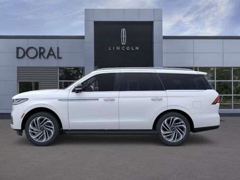 New 2026 Lincoln Navigator Premiere AWD/4WD image 3