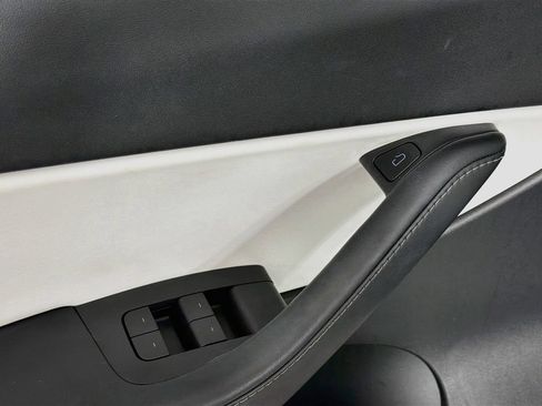 Used 2021 Tesla Model Y Long Range AWD/4WD image 18