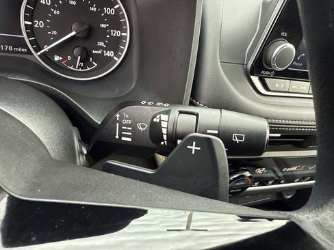 Used 2023 Nissan Rogue SV image 36