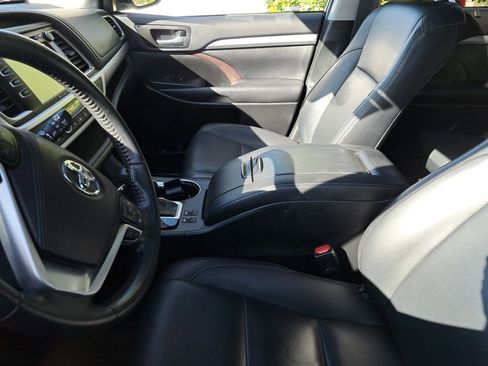 Used 2019 Toyota Highlander XLE image 4