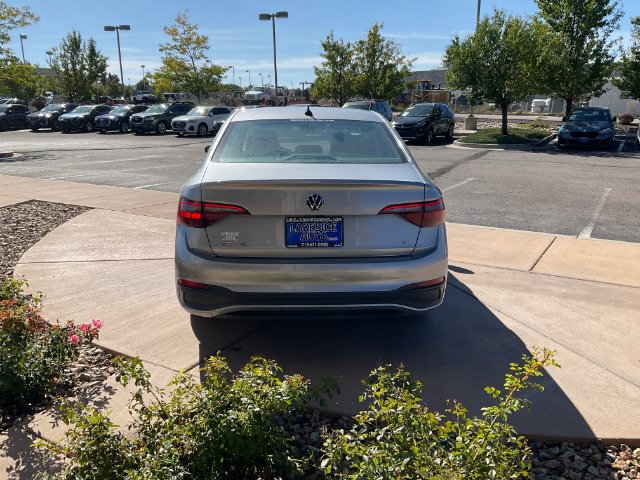 Used 2024 Volkswagen Jetta SE FWD image 5