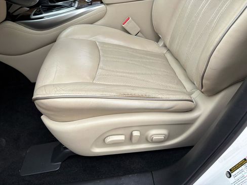 Used 2017 INFINITI QX60 FWD w/ Deluxe Technology Package image 16