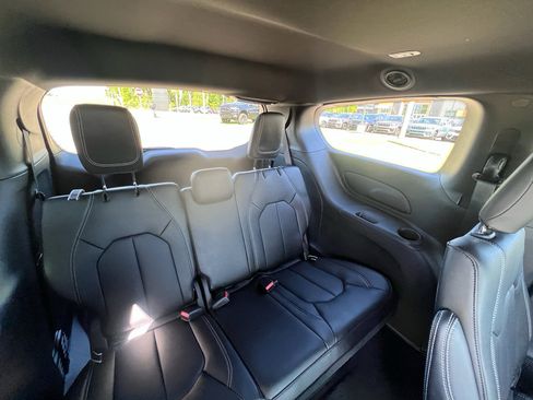 New 2026 Chrysler Pacifica Select w/ S Appearance Package image 12