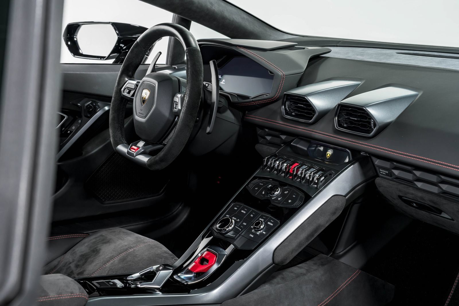 Used 2015 Lamborghini Huracan LP 610-4 AWD/4WD image 31