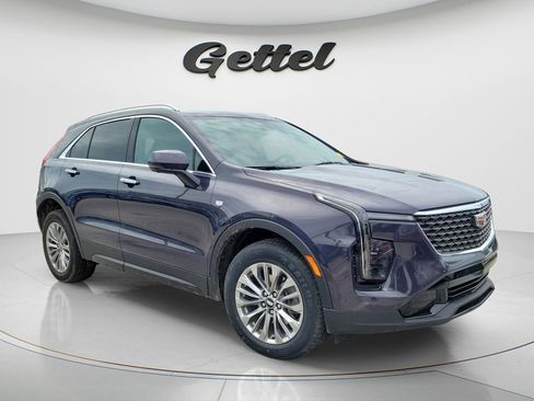 Used 2025 Cadillac XT4 Premium Luxury image 2
