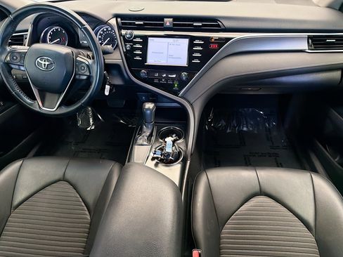 Used 2018 Toyota Camry SE image 12