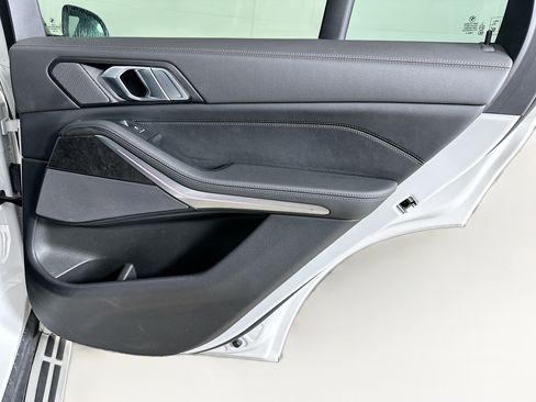 Used 2024 BMW X5 sDrive40i w/ Premium Package image 32