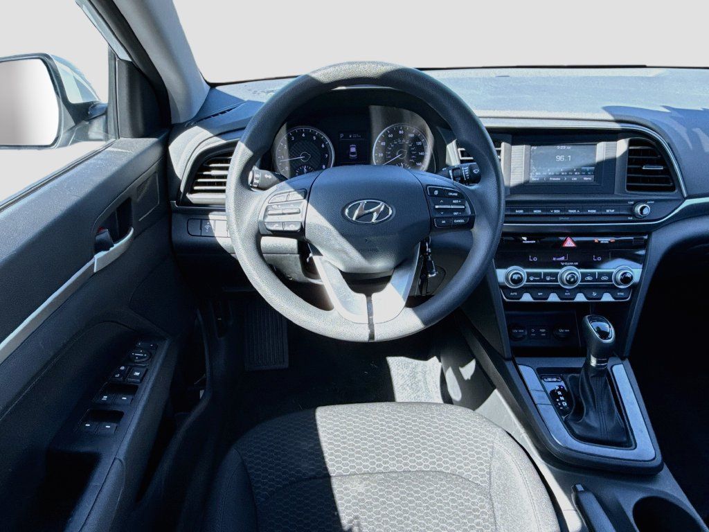 Used 2020 Hyundai Elantra SE w/ Cargo Package (C1) FWD image 16