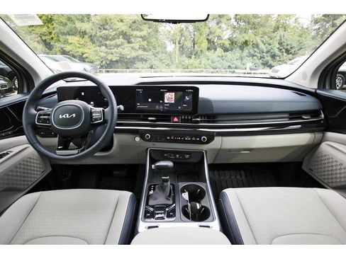 Used 2025 Kia Carnival SX Prestige FWD image 7