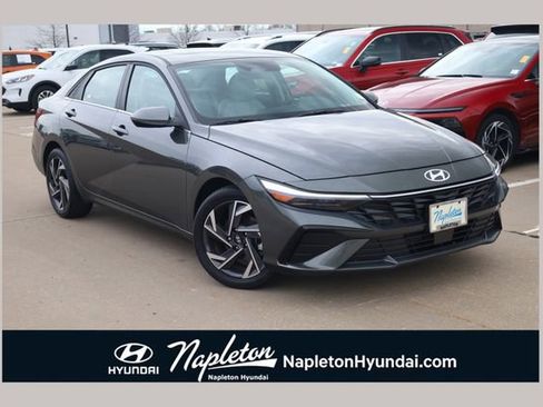 Used 2025 Hyundai Elantra Limited image 1