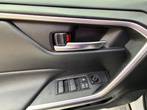 Used 2020 Toyota RAV4 XLE image 24