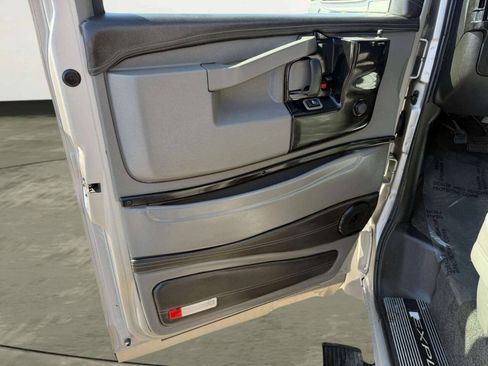 Used 2021 Chevrolet Express 2500 LS w/ Enhanced Convenience Package RWD image 31