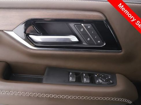 Used 2025 GMC Yukon Denali Ultimate w/ LPO, Floor Liner Package AWD/4WD image 21