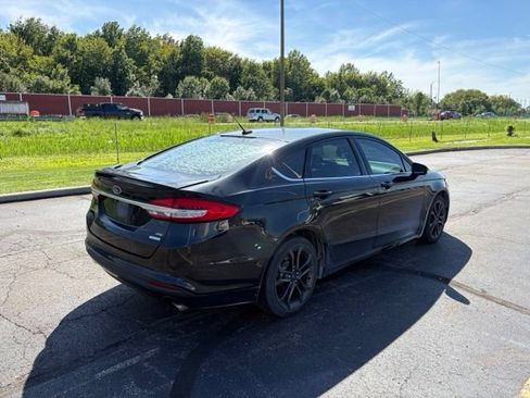 Used 2018 Ford Fusion SE w/ Equipment Group 201A FWD image 5