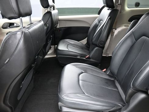 Certified 2024 Chrysler Pacifica Select image 12