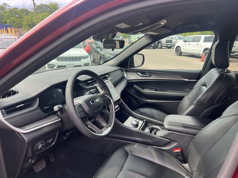 Used 2025 Jeep Grand Cherokee Limited AWD/4WD image 7