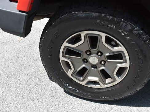 Used 2014 Jeep Wrangler Unlimited Rubicon w/ Connectivity Group AWD/4WD image 32