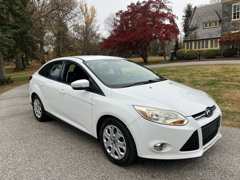 Used 2012 Ford Focus SE image 2