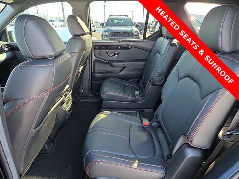 Used 2025 Honda Pilot TrailSport image 11