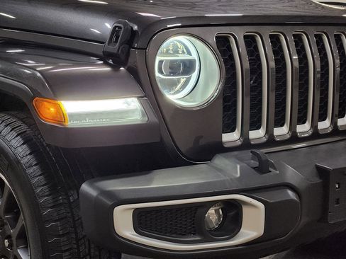 Used 2021 Jeep Gladiator Overland image 13