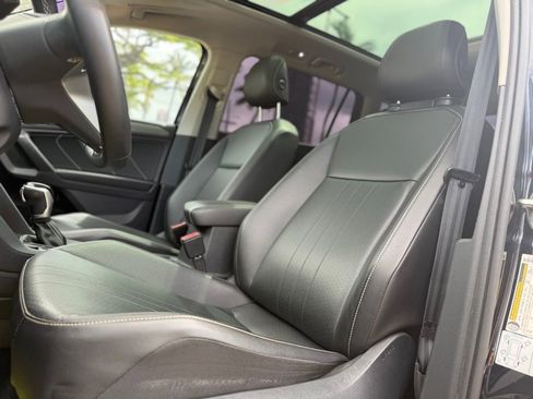 Used 2022 Volkswagen Tiguan SE image 17