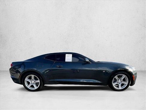 Used 2022 Chevrolet Camaro LT w/ Technology Package image 5