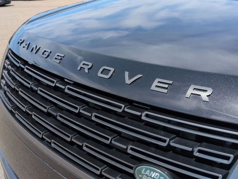 Used 2025 Land Rover Range Rover SE AWD/4WD image 12