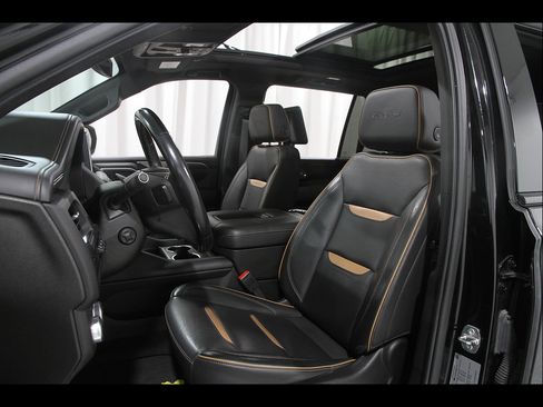 Certified 2021 GMC Yukon XL AT4 w/ Rear Media and Nav Package AWD/4WD image 5