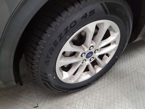 Used 2022 Ford Escape SE image 31