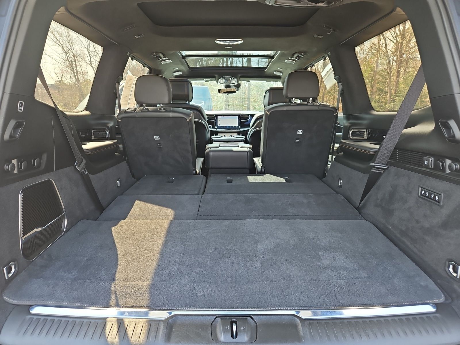 Used 2024 Jeep Grand Wagoneer Series III w/ Quick Order Packagew 28T AWD/4WD image 19