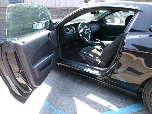 Used 2014 Ford Mustang Coupe w/ V6 Performance Package RWD image 10