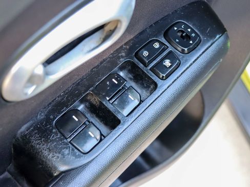 Used 2016 Kia Soul FWD image 13