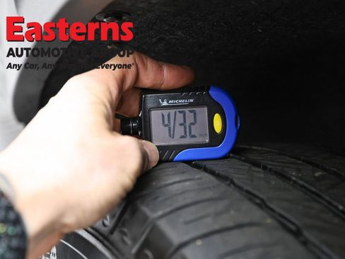 Used 2021 GMC Acadia SLT w/ Preferred Package image 32