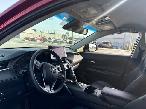 Used 2023 Toyota Venza LE AWD/4WD image 9