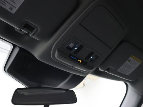 Used 2021 Ford Explorer XLT w/ Equipment Group 202A AWD/4WD image 13