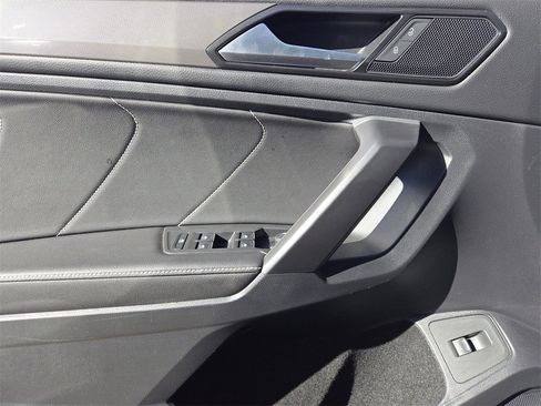 Used 2024 Volkswagen Tiguan SE image 25