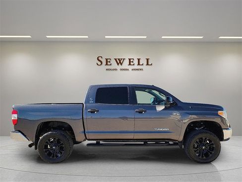 Used 2017 Toyota Tundra SR5 w/ SR5 Upgrade Package image 6