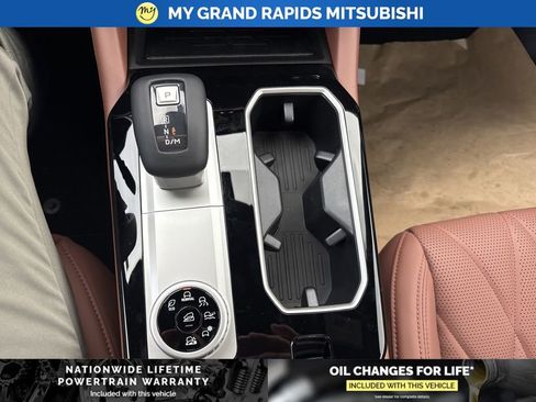 New 2025 Mitsubishi Outlander SEL image 26