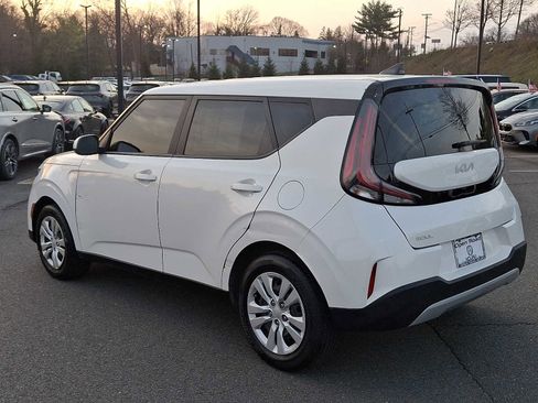 Used 2023 Kia Soul LX FWD image 4