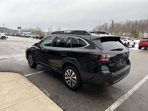 Used 2023 Subaru Outback Premium image 5