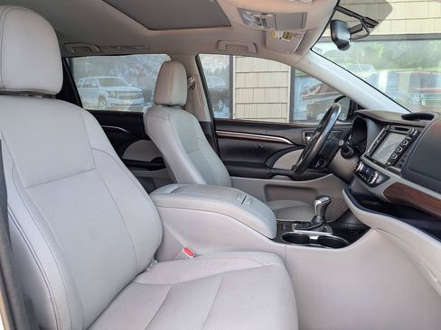 Used 2015 Toyota Highlander Limited FWD image 24