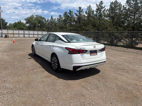 Used 2025 Nissan Altima 2.5 SV FWD image 4
