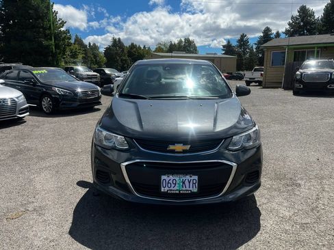 Used 2018 Chevrolet Sonic LT w/ Convenience Package FWD image 8