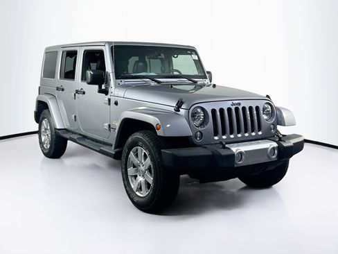 Used 2015 Jeep Wrangler Unlimited Sahara w/ Dual Top Group AWD/4WD image 3
